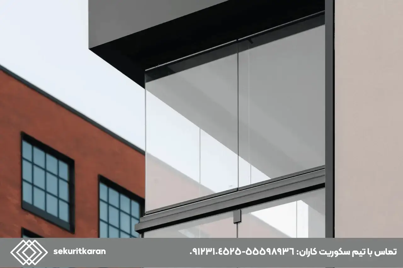 اجرای دیوارپوش شیشه ای بالکن