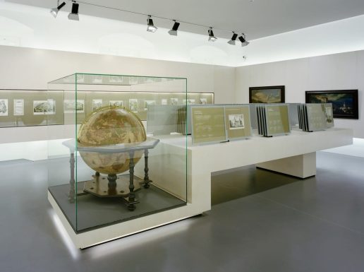 glass-showcase-02